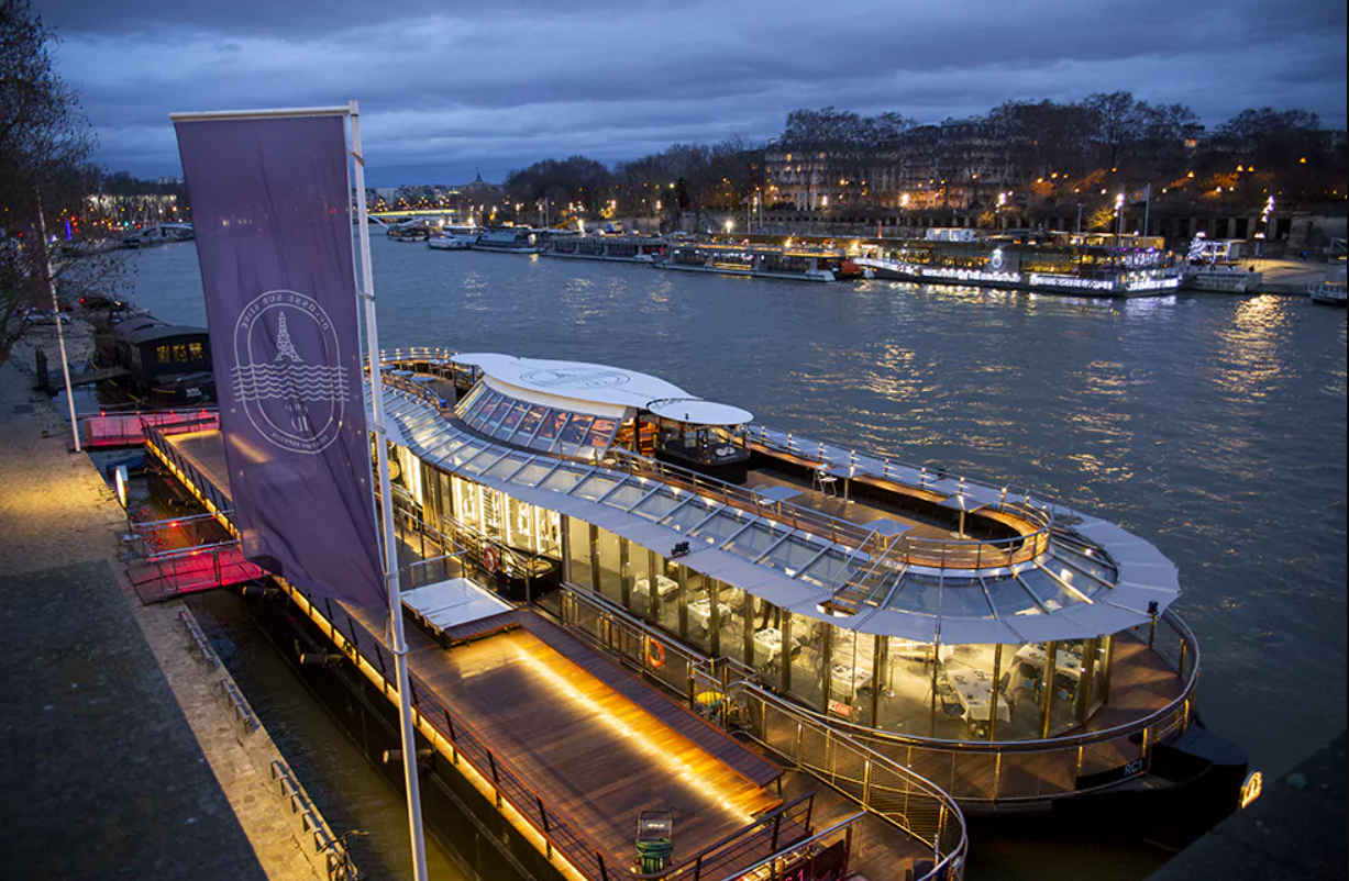 Dîner inoubliable avec Ducasse sur seine, un restaurant flottant sur la Seine.