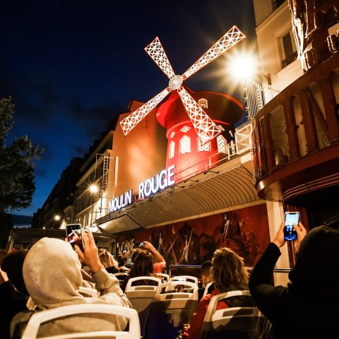 Discover the magic of Paris by night with Tootbus' night tour Paris.
