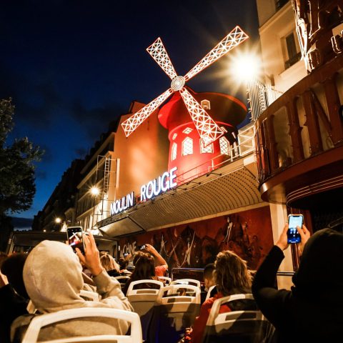 Discover the magic of Paris by night with Tootbus' night tour Paris.